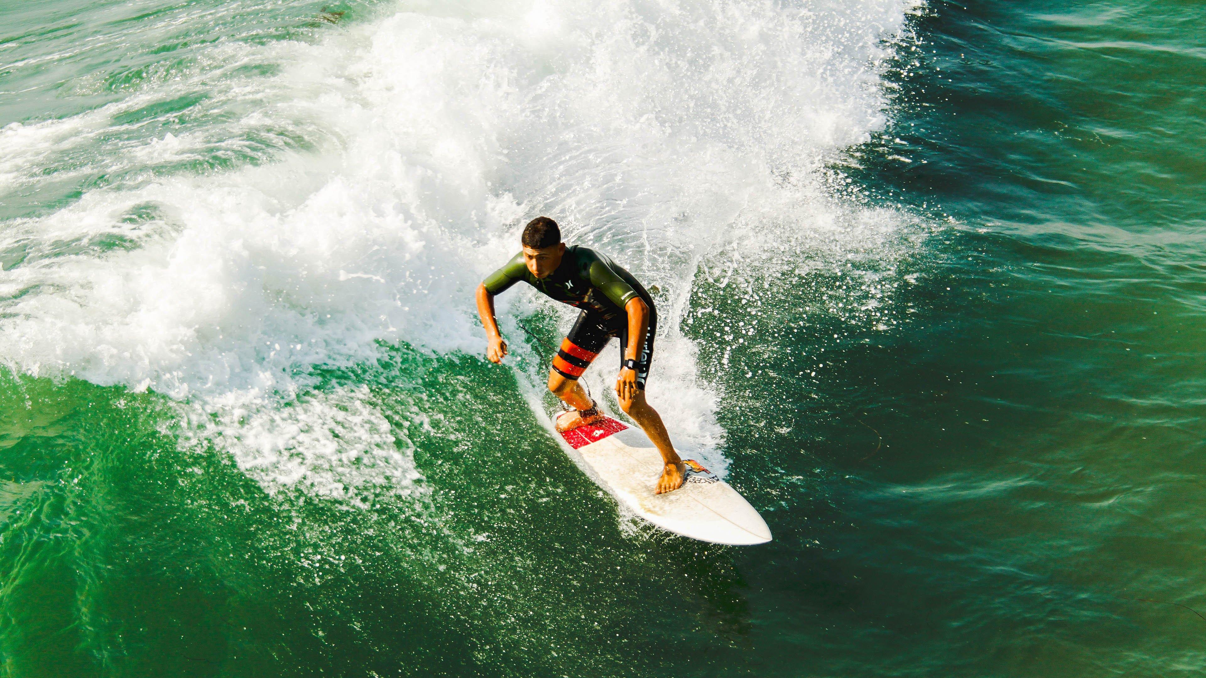 那时年方十八，那时踢球很花，绿茵场上的青春风暴与永恒记忆