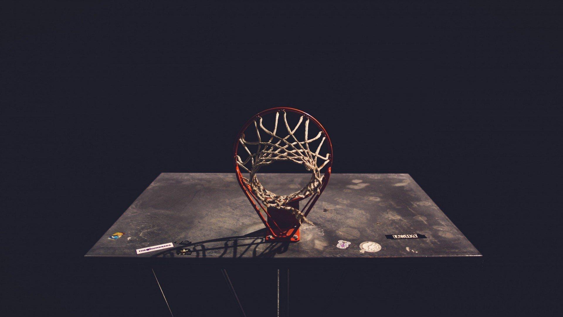 西甲保级漩涡中的德比战，主场疲软的巴伦西亚迎战垫底莱万特，防守与客场的终极较量